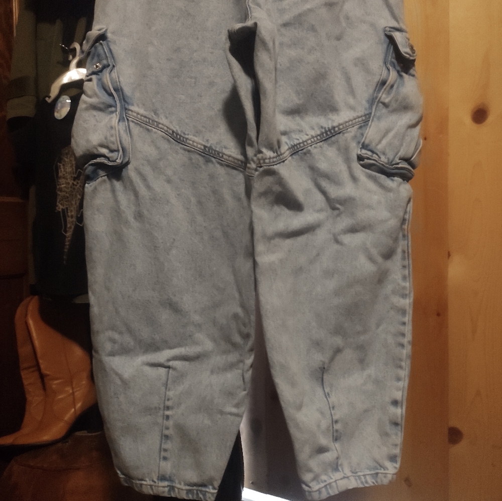 *SOLD* BERSHKA | HIGH WAISTED CARGO MOM JEANS - Picture 7 of 9